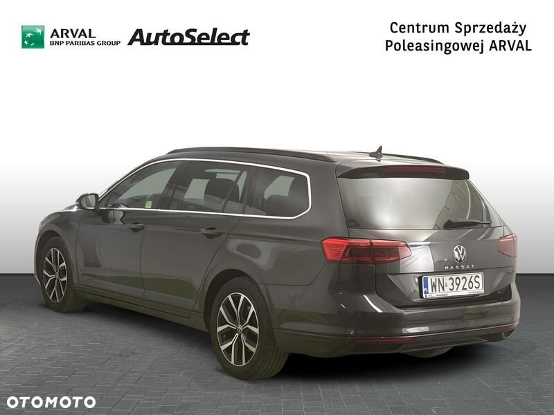 Volkswagen Passat - 4