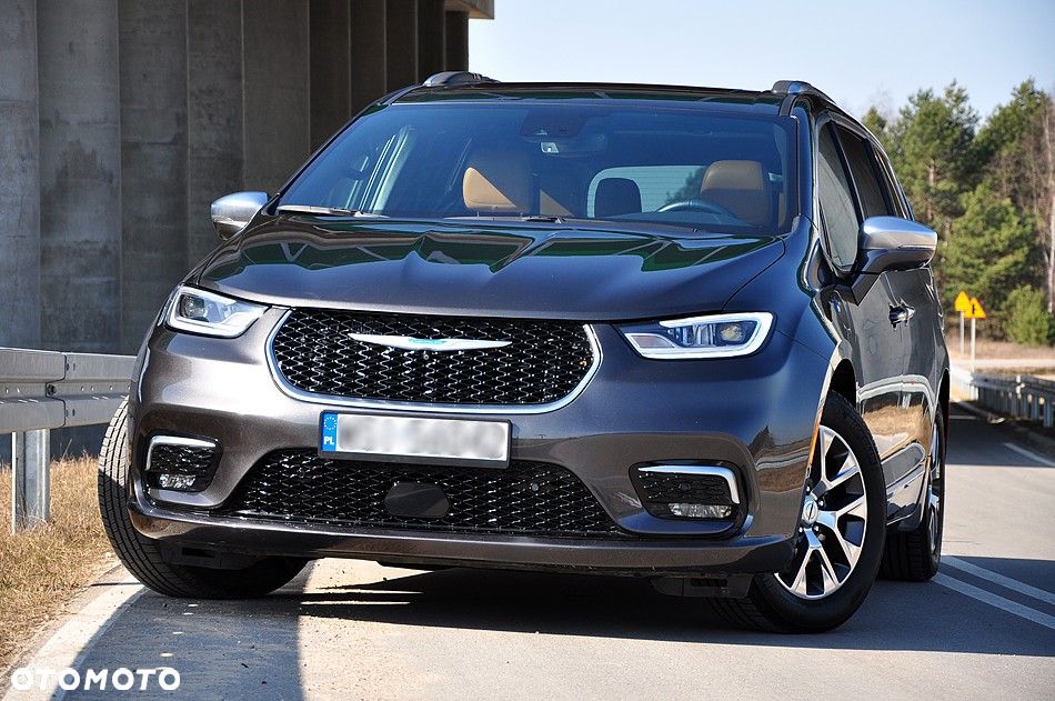 Chrysler Pacifica - 2