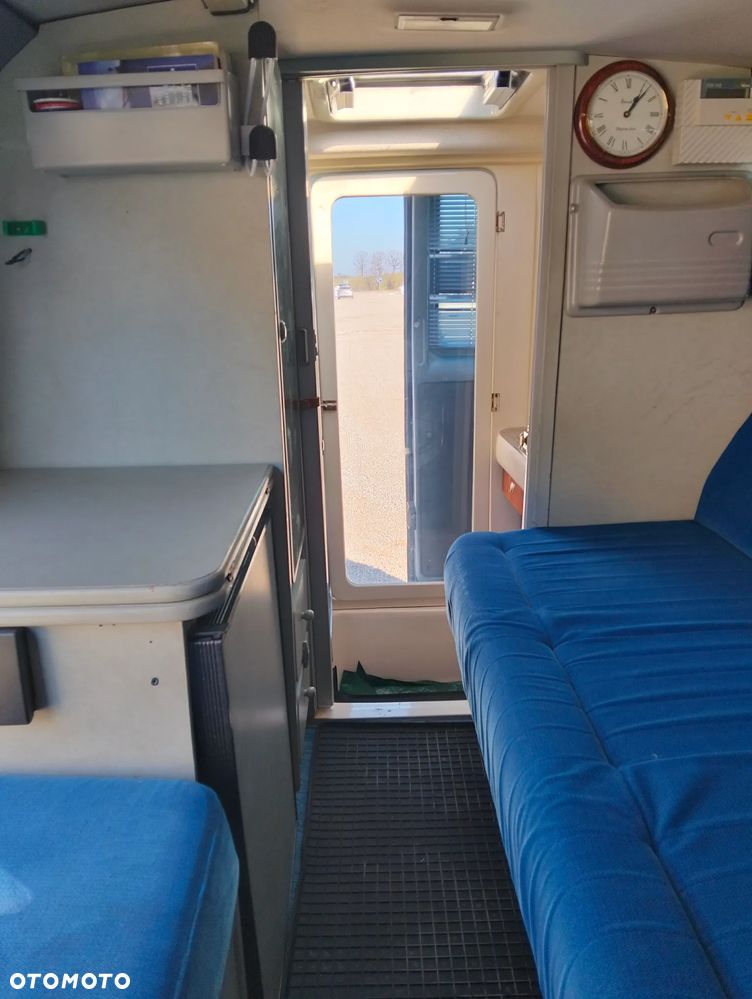 Volkswagen Caravelle - 18