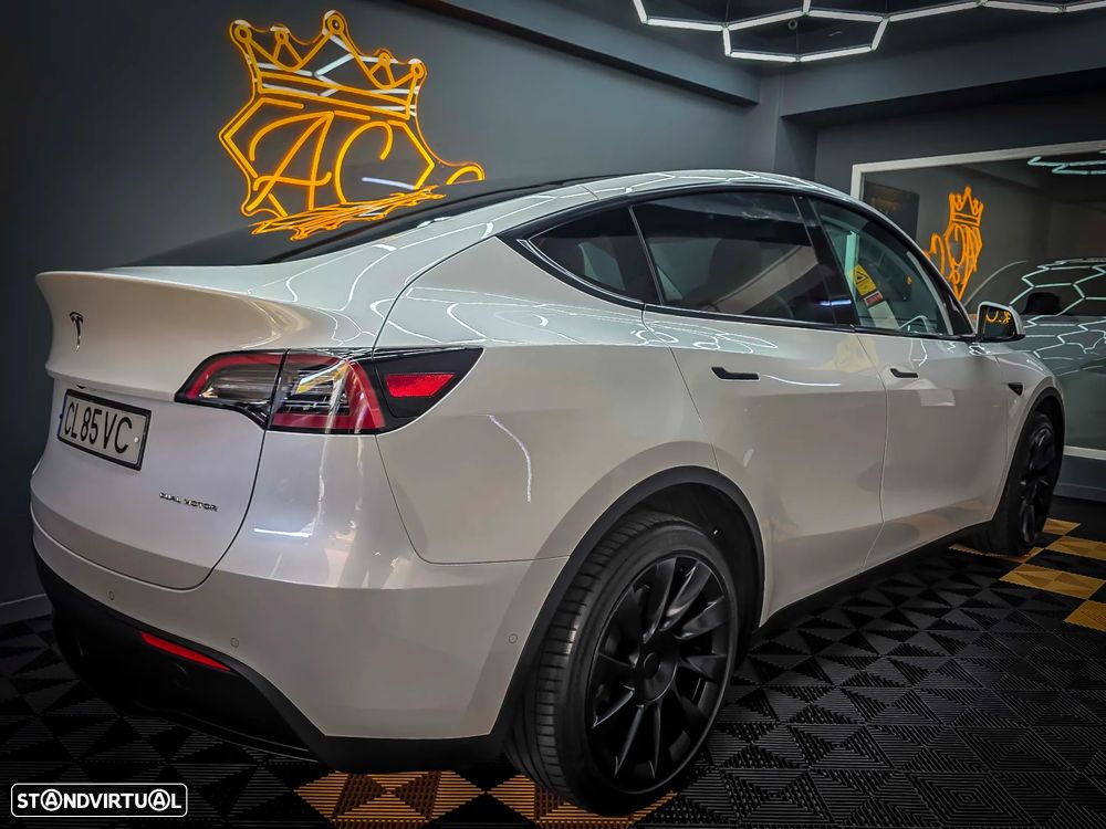 Tesla Model Y Long Range Dual Motor AWD - 12