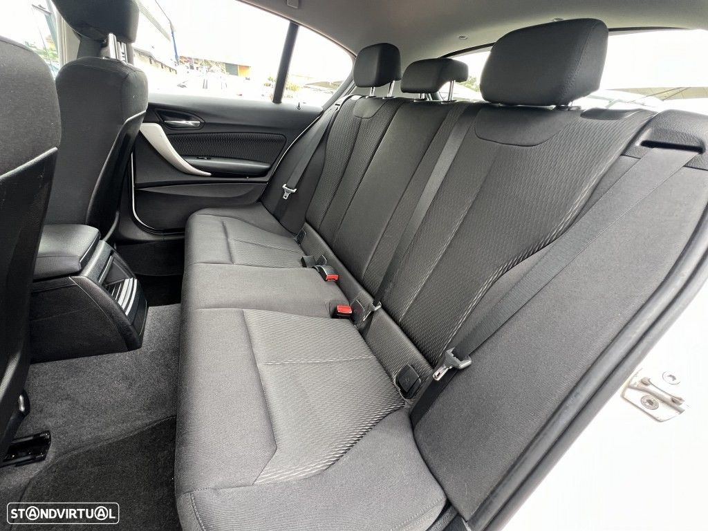 BMW 116 d Line Urban - 24