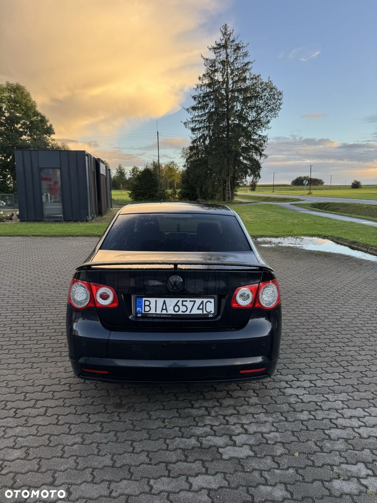 Volkswagen Jetta - 1