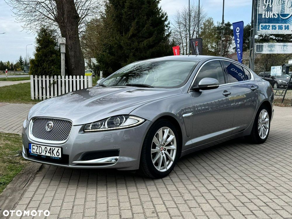 Jaguar XF 2.2 D Luxury - 11