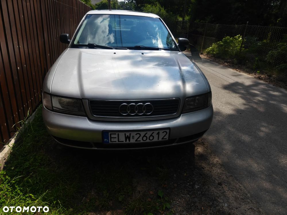 Audi A4 Limousine - 1