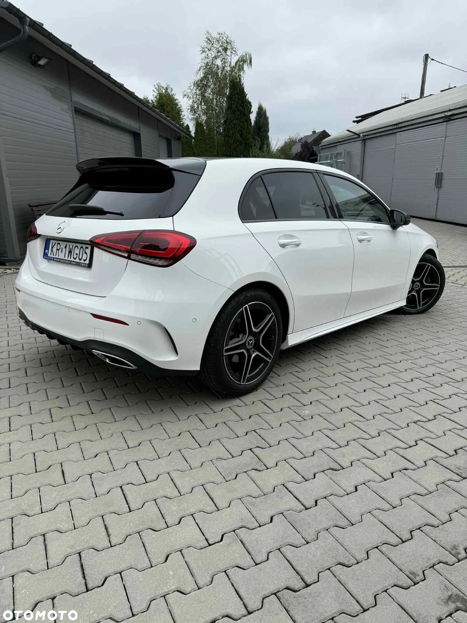 Mercedes-Benz Klasa A 180 AMG Line 7G-DCT - 3