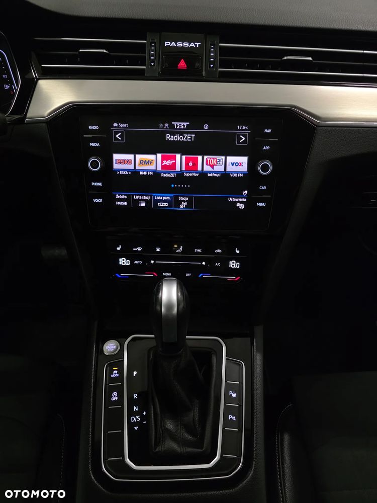 Volkswagen Passat - 12