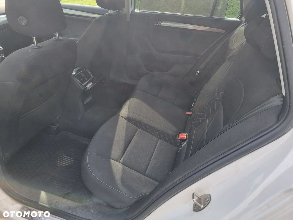 Skoda Superb 1.6 TDI Active - 11