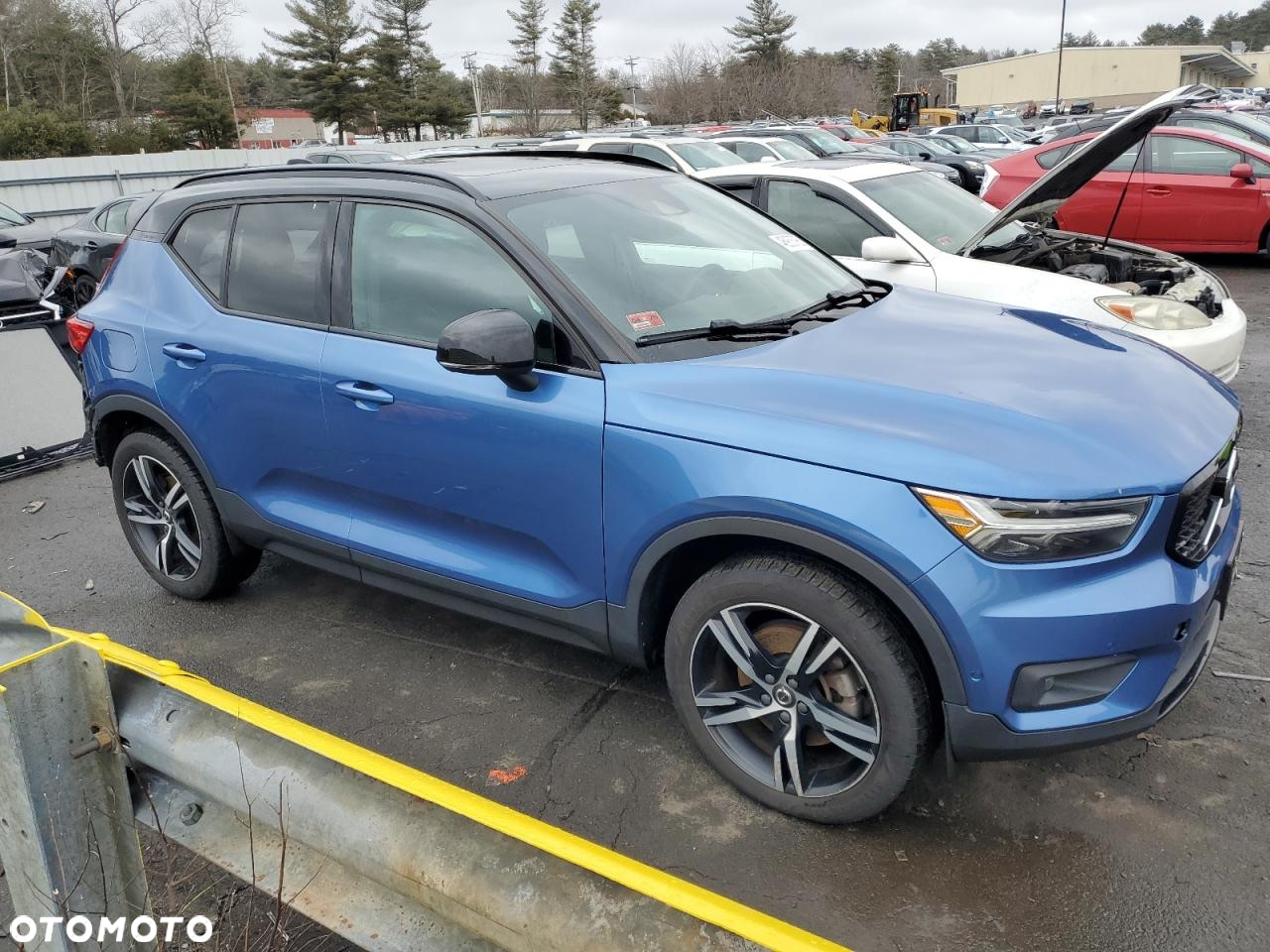 Volvo XC 40 T5 AWD Momentum - 4