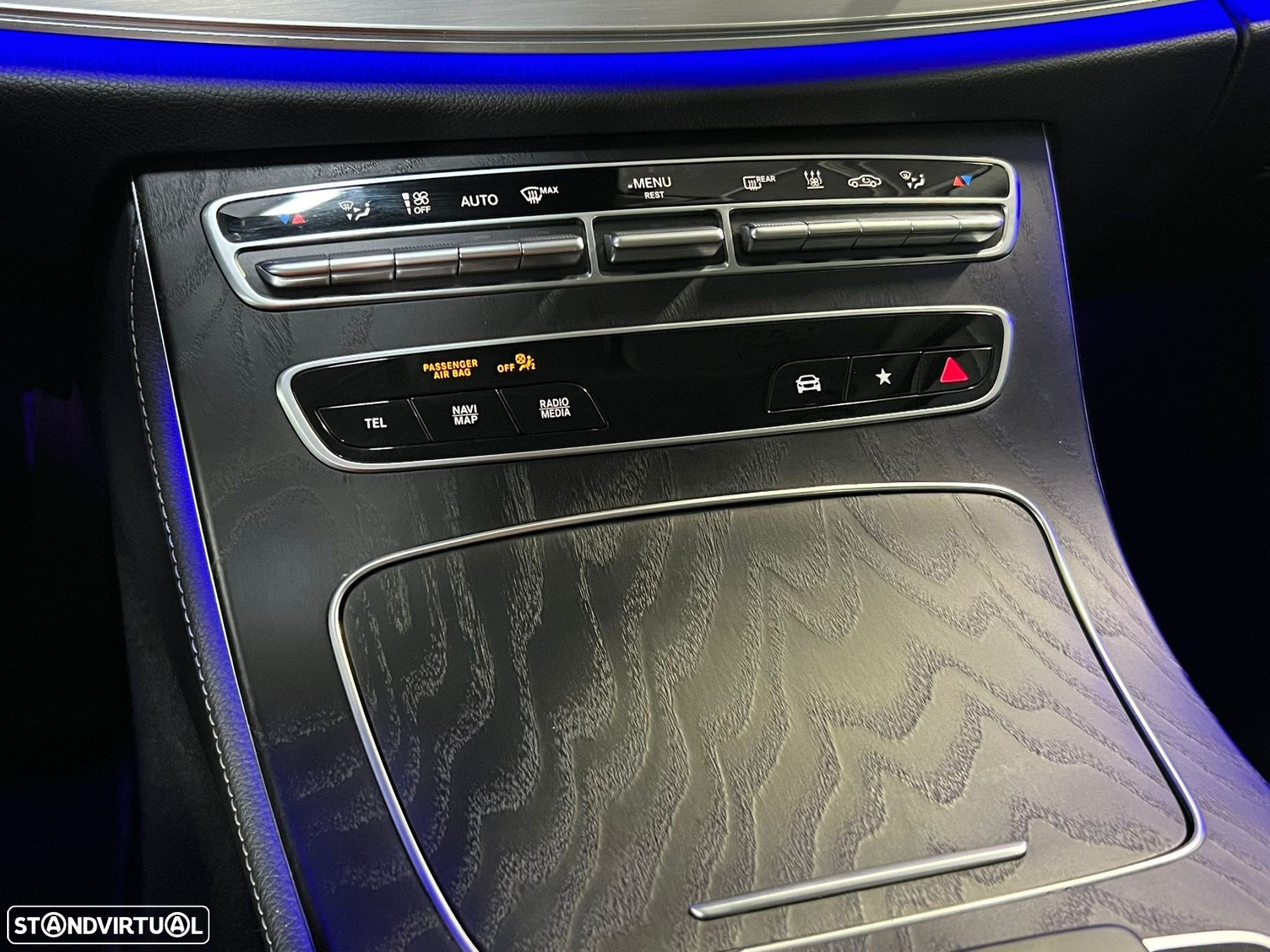 Mercedes-Benz E 300 e Exclusive Line - 24