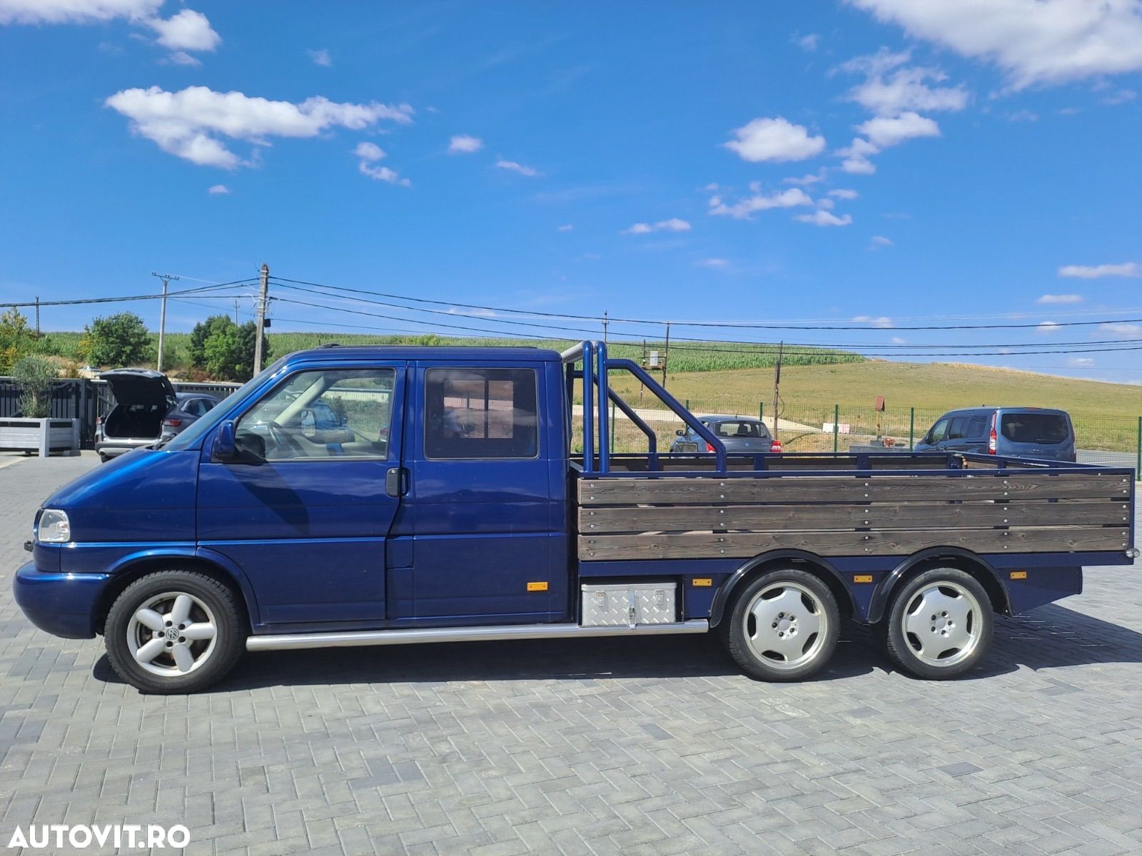 Volkswagen Transporter - 1