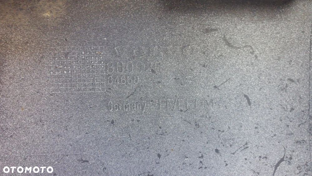 Volvo V40 S40  Zderzak Przód - 10