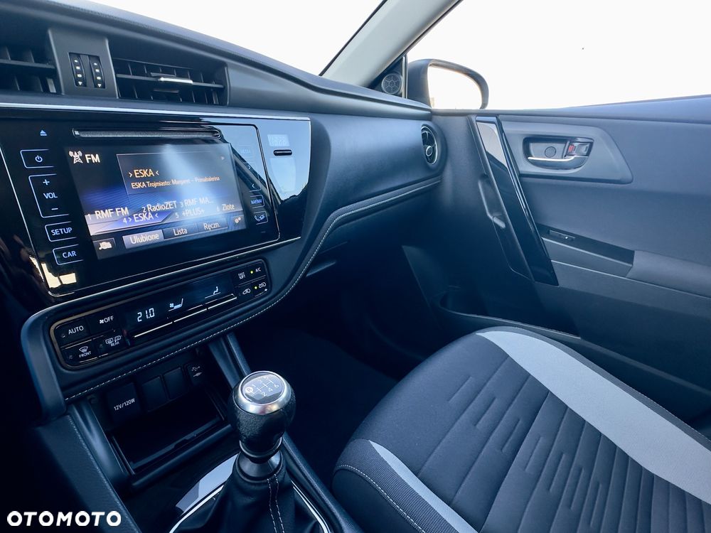 Toyota Auris 1.6 Premium - 20