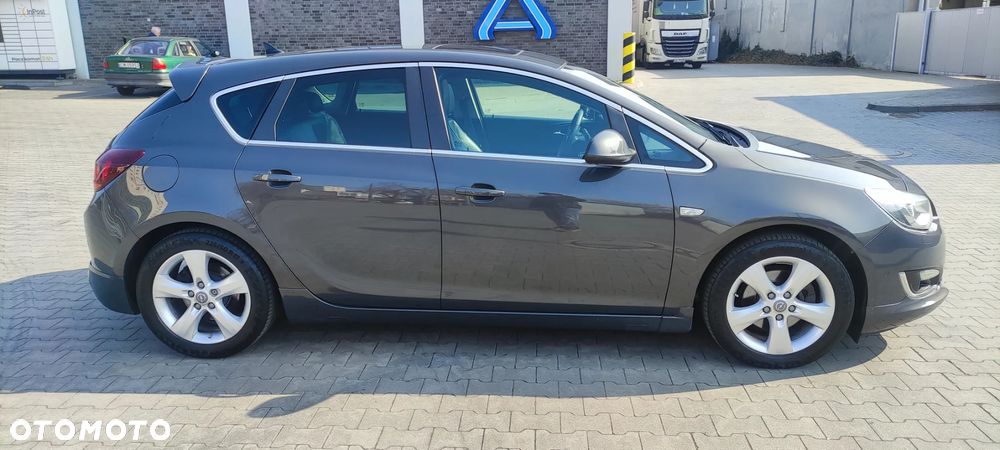 Opel Astra 2.0 CDTI Exklusiv - 11