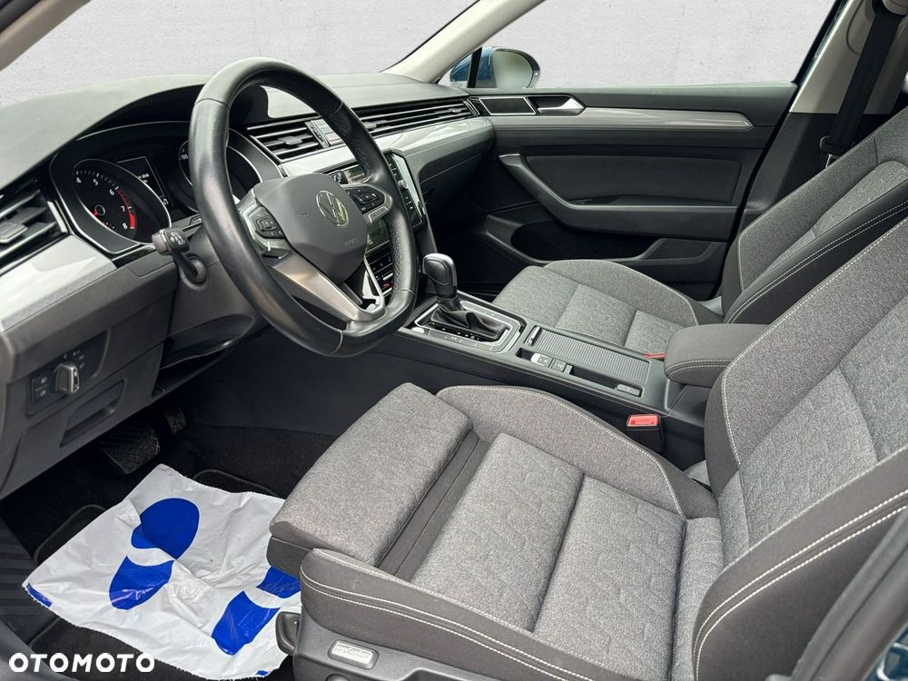 Volkswagen Passat - 12