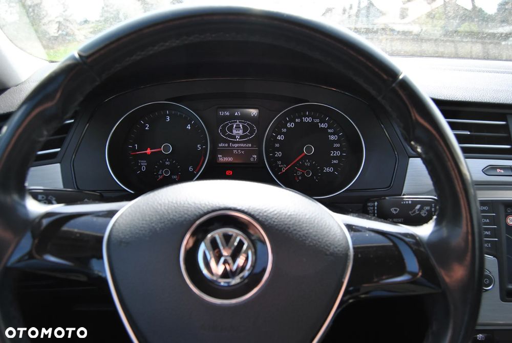 Volkswagen Passat 1.6 TDI BMT Comfortline - 24