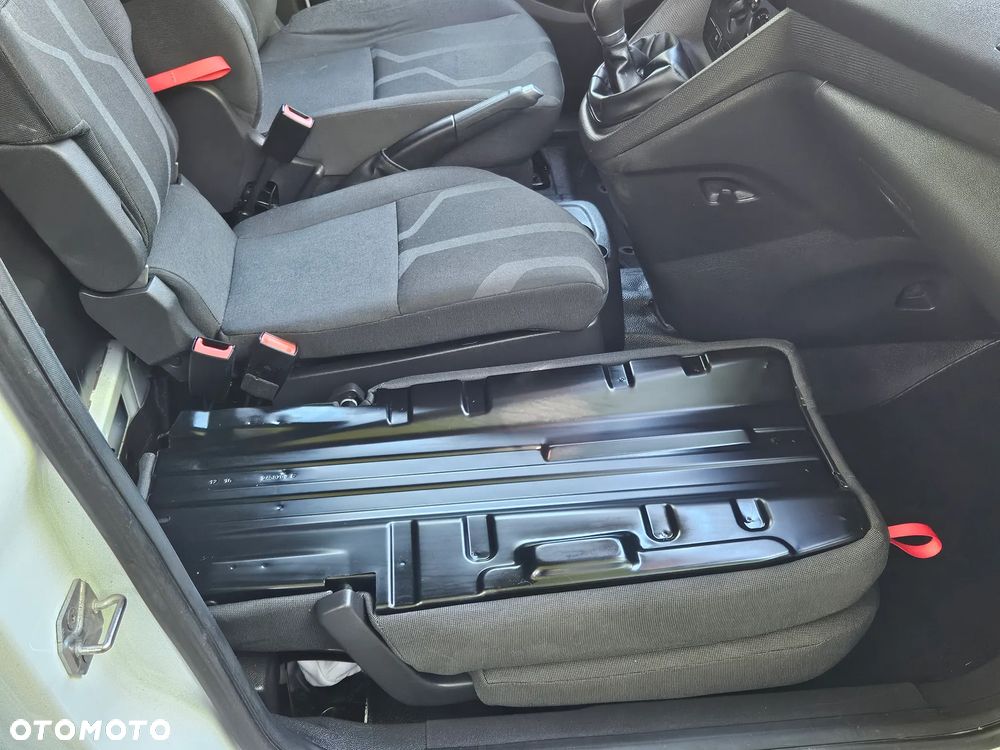 Ford Transit Connect - 19