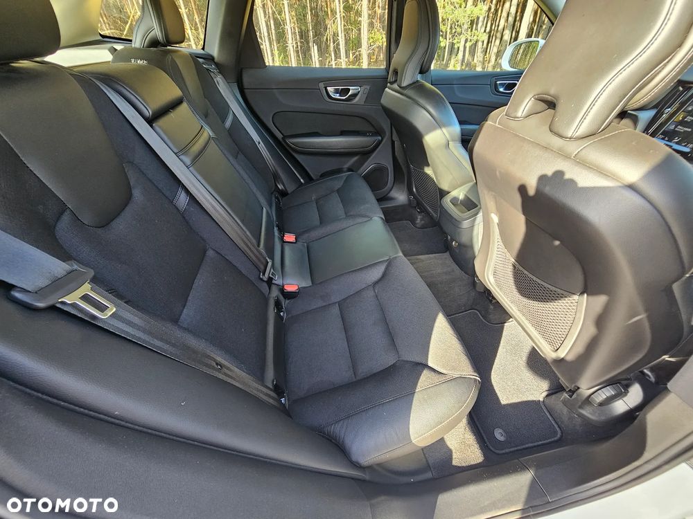 Volvo XC 60 T4 Momentum Pro - 14