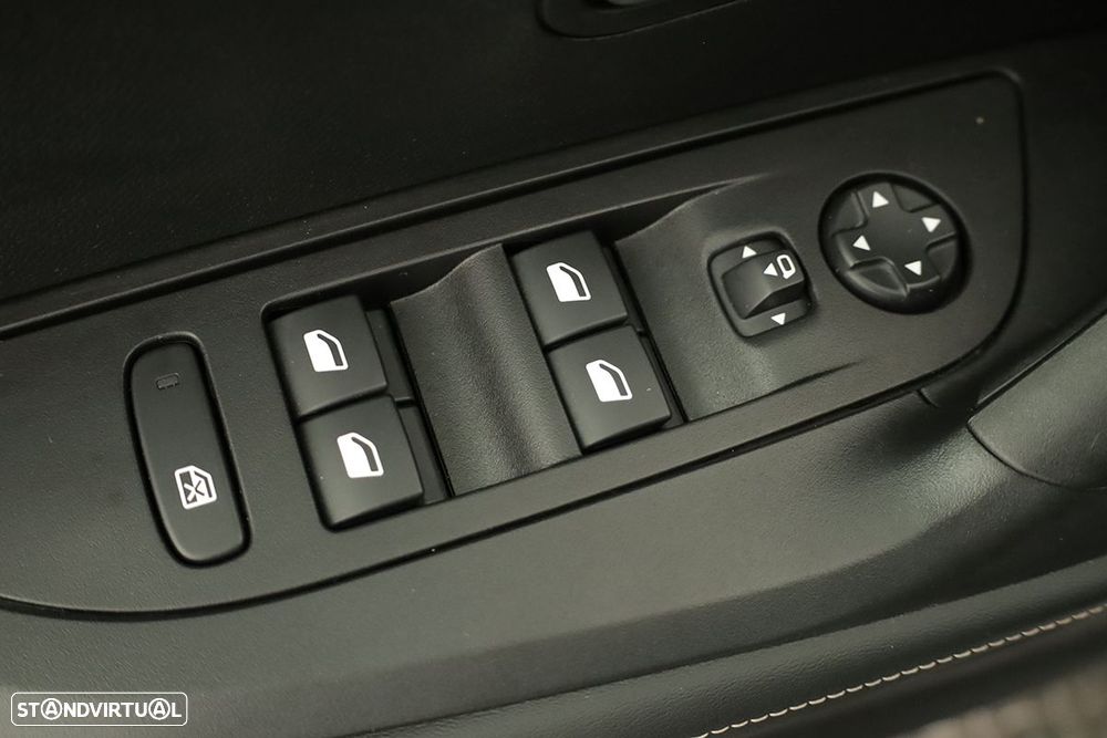 Peugeot 2008 1.2 PureTech Allure EAT8 - 21