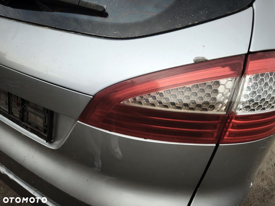 FORD MONDEO MK4 07r KOMBI LAMPA W KLAPĘ PRAWY TYŁ TYLNA - 1