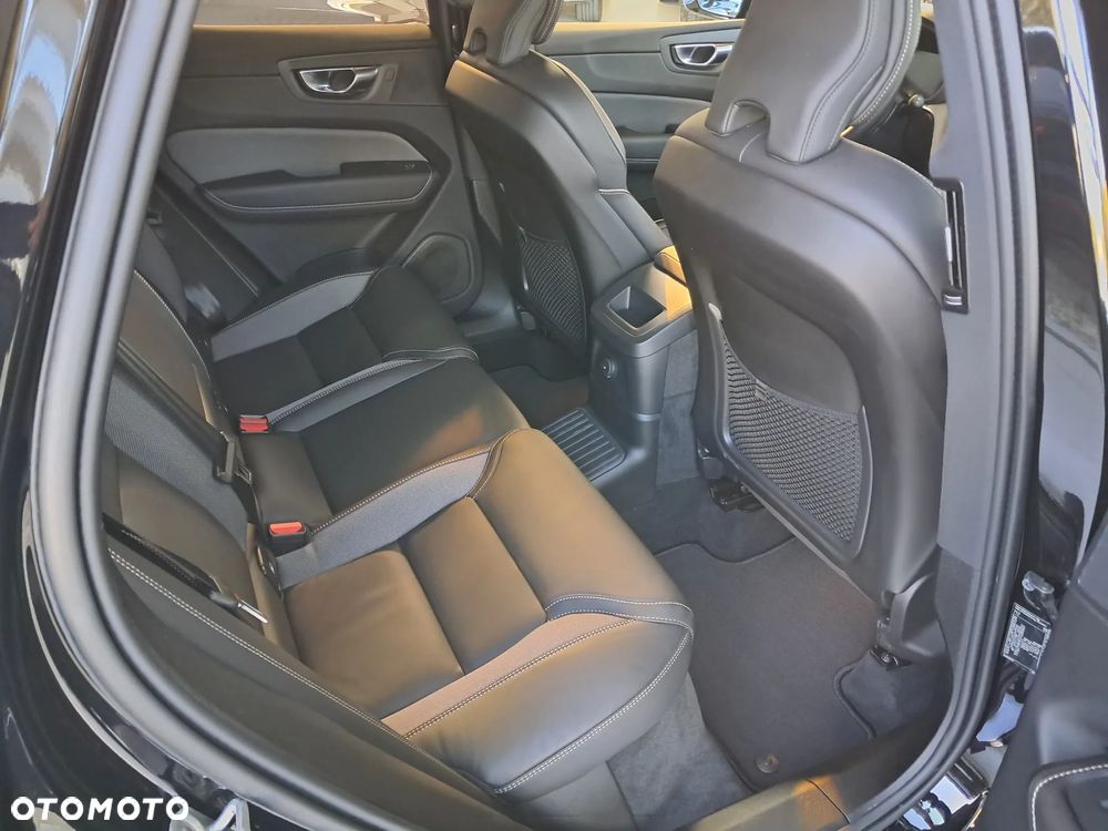 Volvo XC 60 T6 Plug-In Hybrid AWD Ultra Black Edition - 16