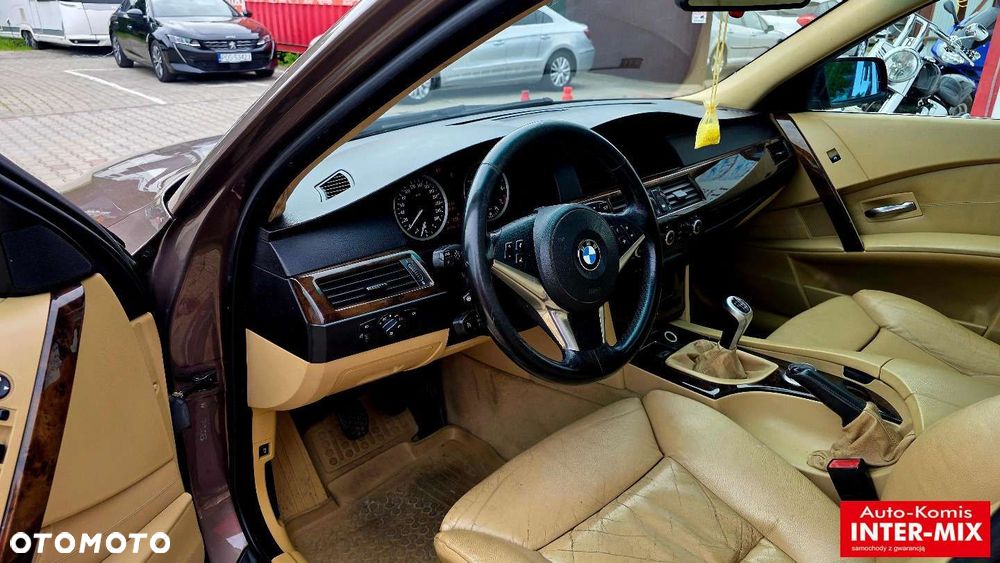 BMW Seria 5 523i - 24