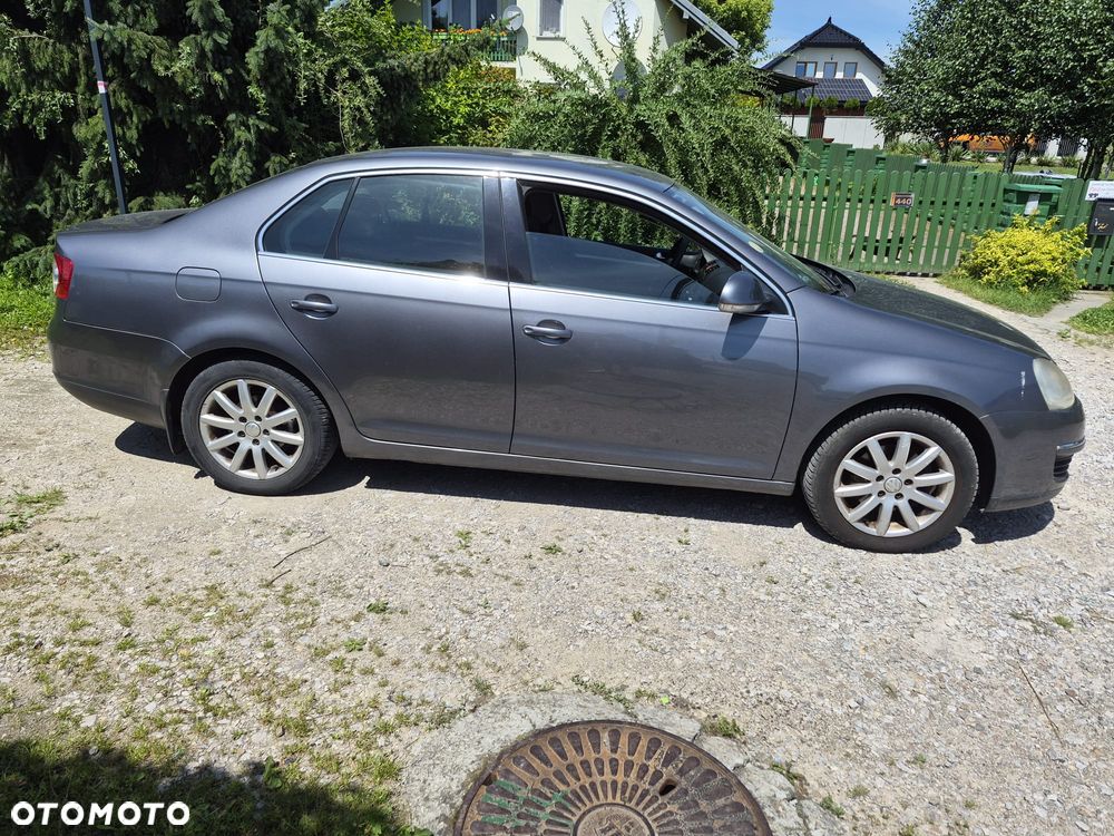 Volkswagen Jetta 2.0 TDI DPF Freestyle - 15