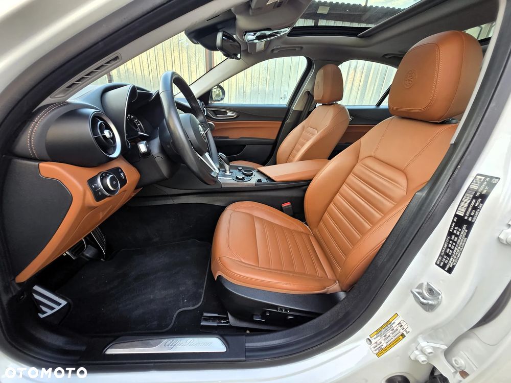 Alfa Romeo Giulia 2.0 Turbo 16V AT8-Q4 Ti - 21