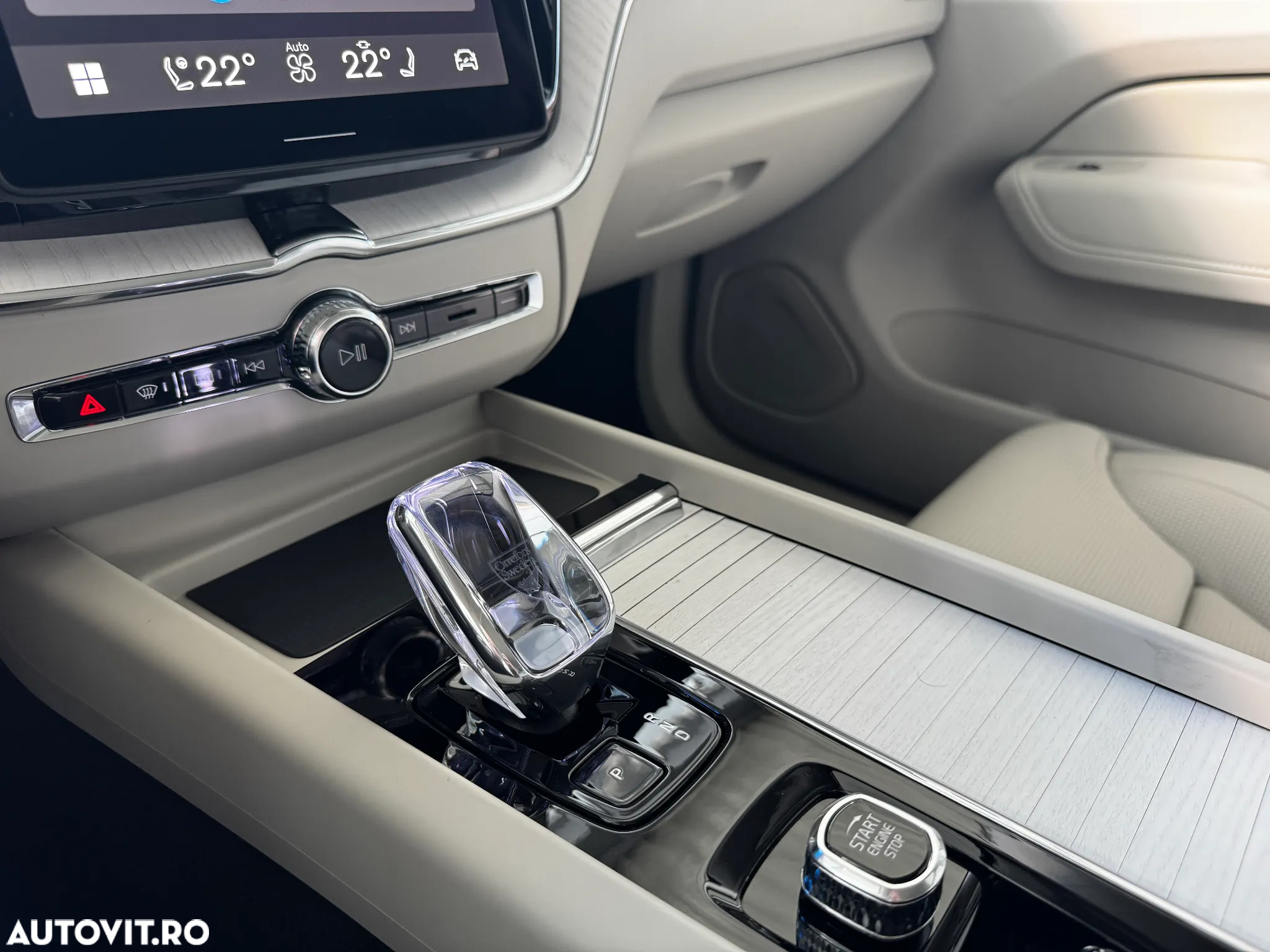 Volvo XC 60 B5 AT AWD MHEV Ultra Dark - 19