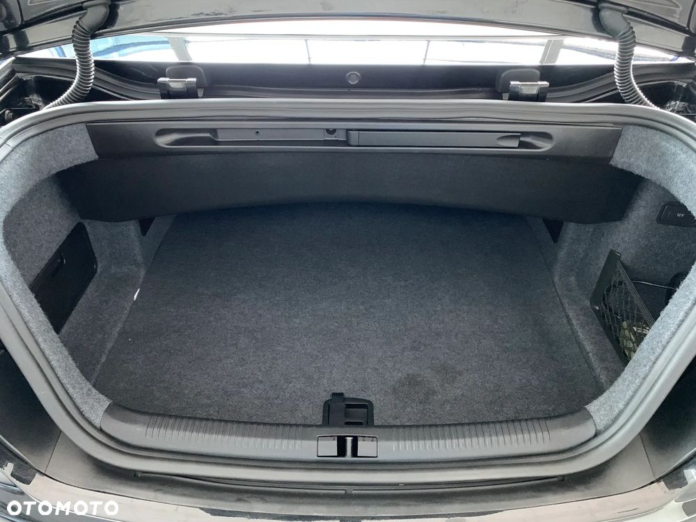 Audi RS4 Limousine - 30