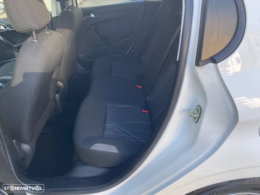 Peugeot 208 1.4 HDi SE Style - 6