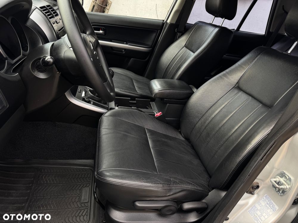 Suzuki Grand Vitara 2.0 De luxe - 26