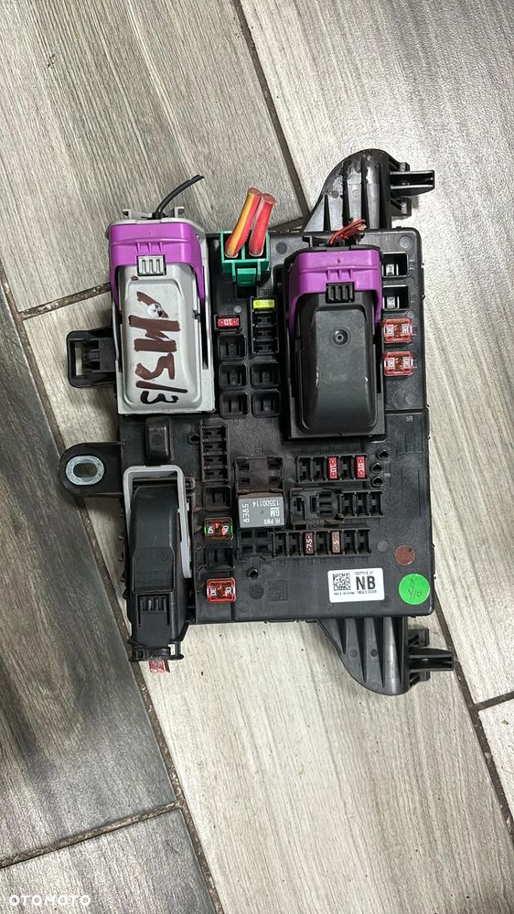 moduł  skrzynka bezpieczników 13222782 OPEL INSIGNIA   (115/3)