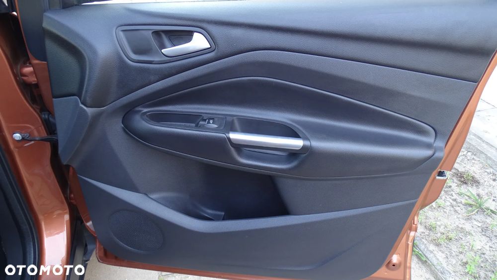 Ford Kuga - 25