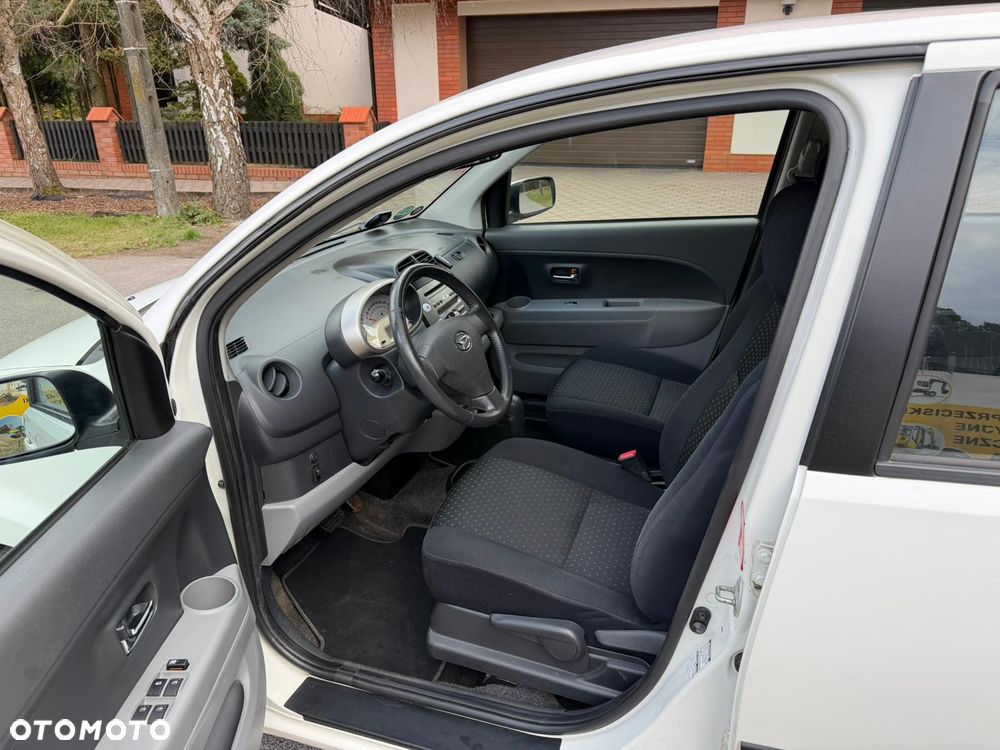 Daihatsu Sirion - 8