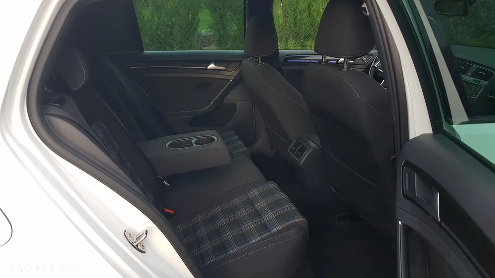 Volkswagen Golf - 30