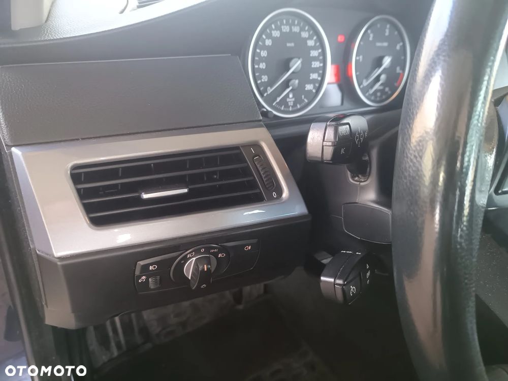 BMW Seria 5 520d - 24