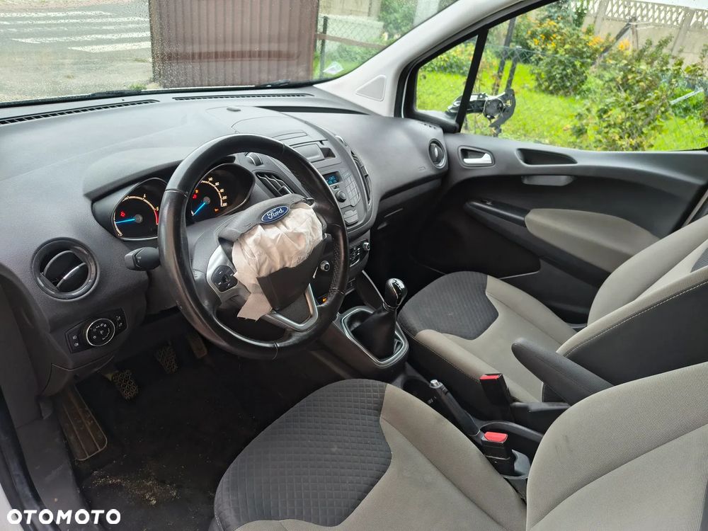 Ford Tourneo Courier - 13