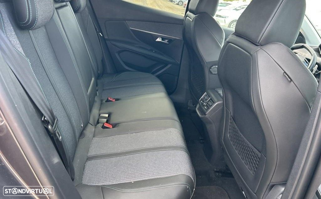 Peugeot 3008 1.2 PureTech Allure EAT8 - 8