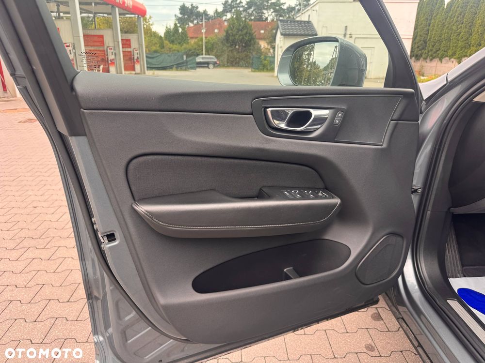 Volvo XC 60 B4 D Geartronic Momentum Pro - 11