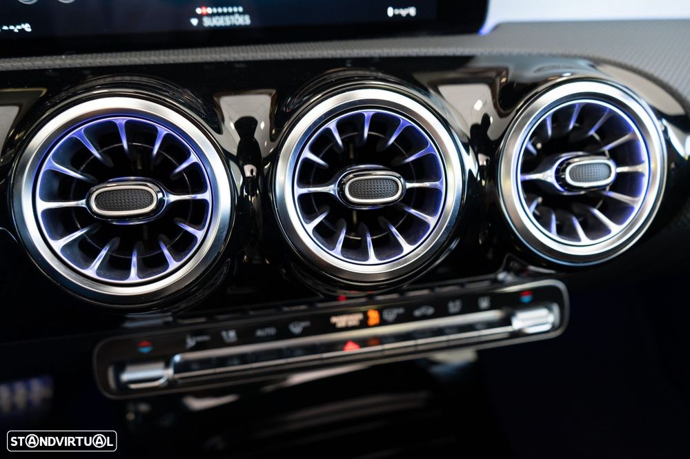 Mercedes-Benz A 250 Limousine e 8G-DCT AMG Line - 23