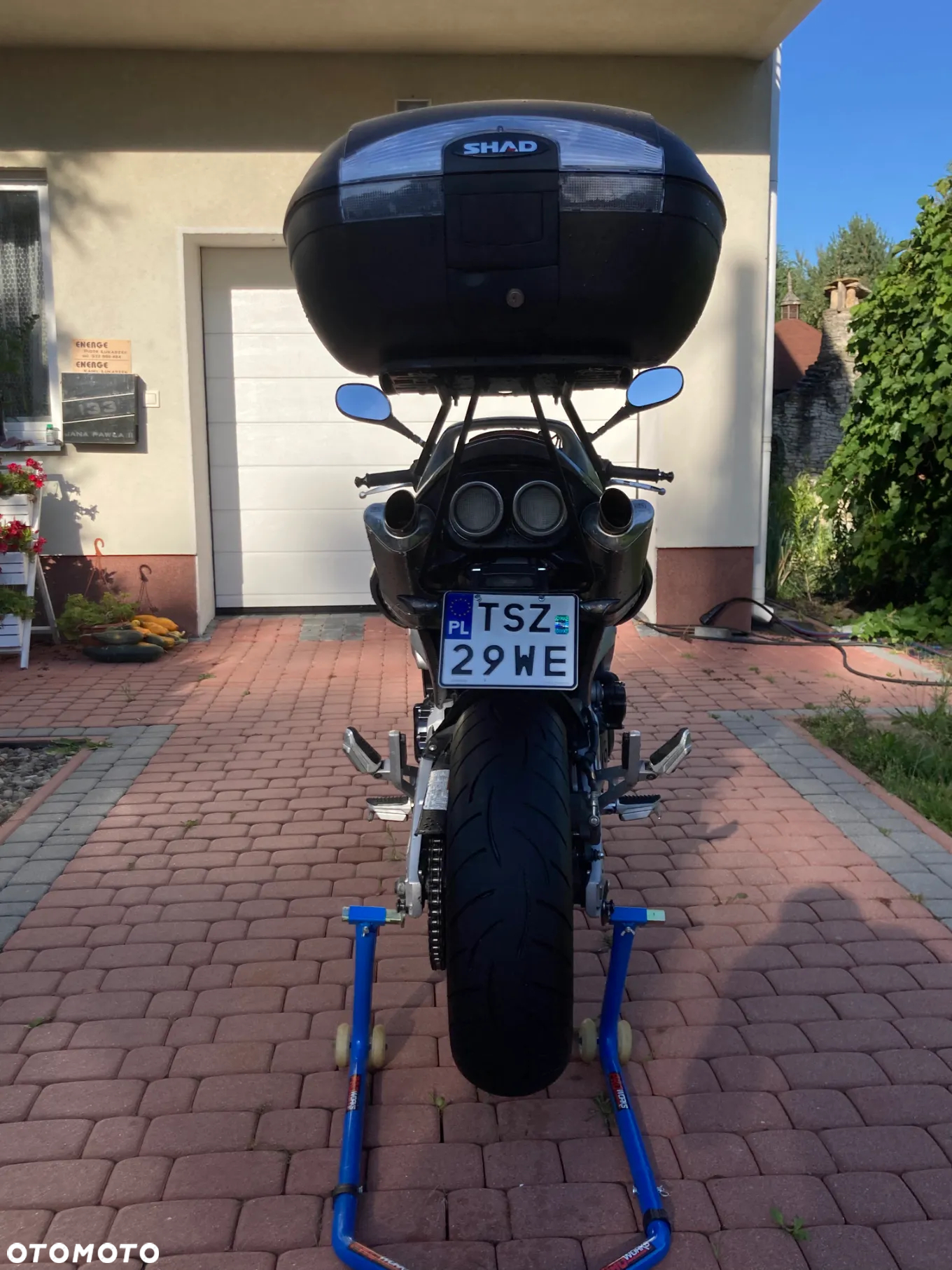 Suzuki GSR - 7