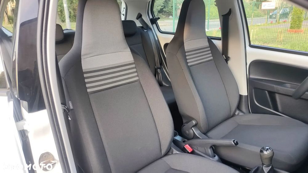 Volkswagen up! move - 13