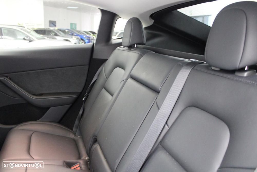 Tesla Model Y Performance AWD - 14