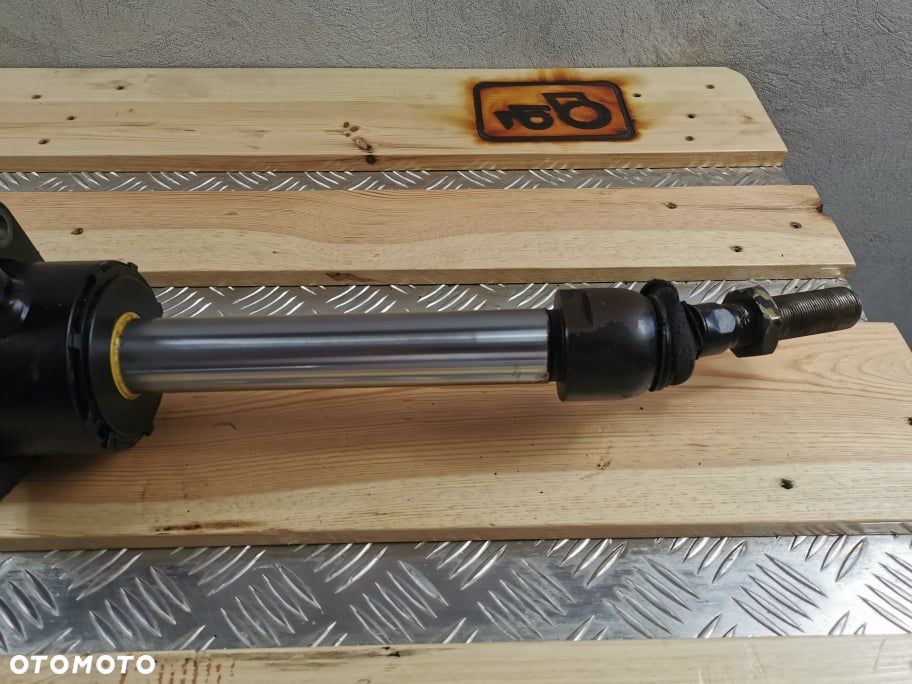 JLG 307 {Cylinder hydrauliczny skrętu} - 5