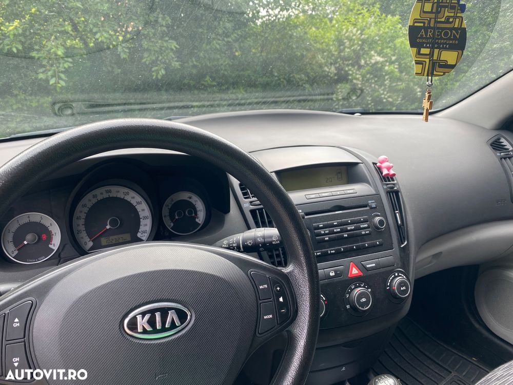 Kia Ceed - 4