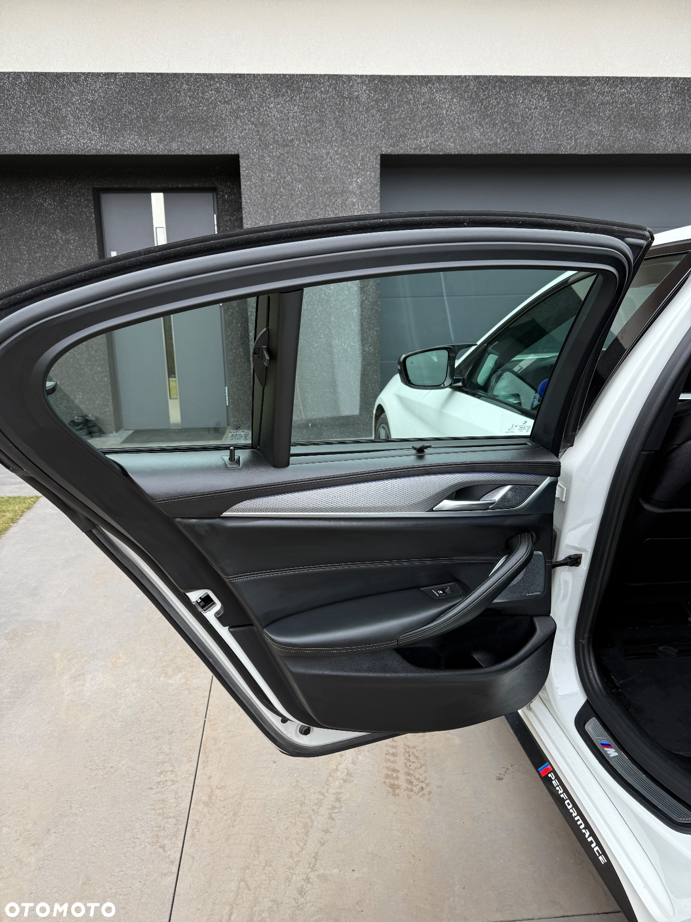 BMW Seria 5 M550i xDrive sport - 23