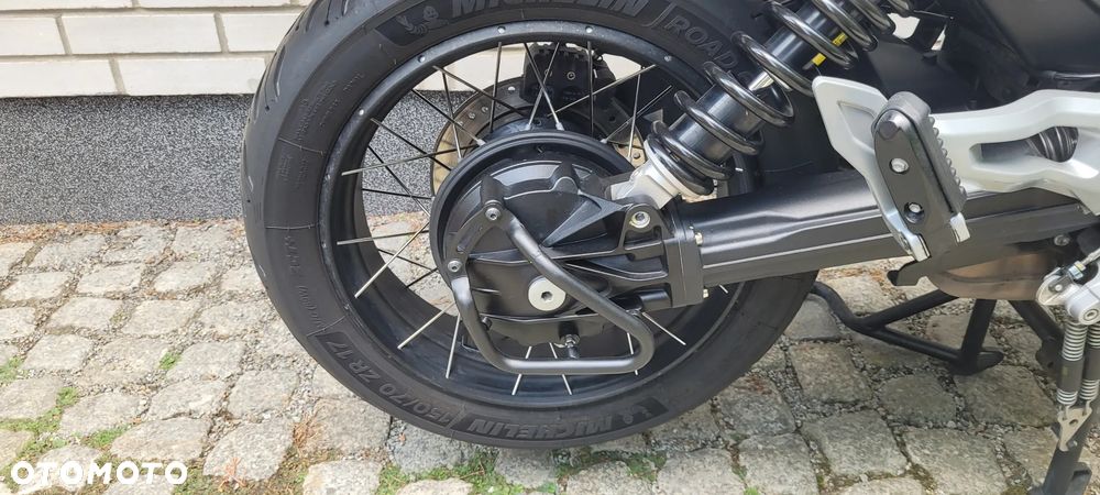 Moto Guzzi V85 - 6