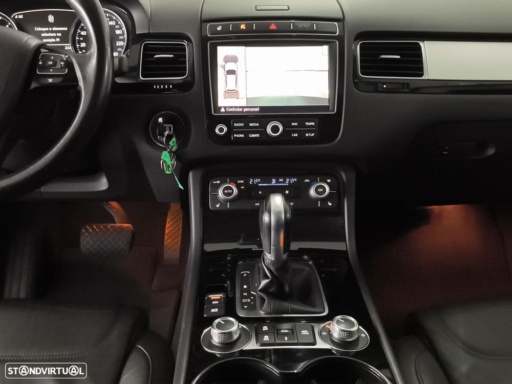 VW Touareg 3.0 TDI V6 Executive Edition - 19