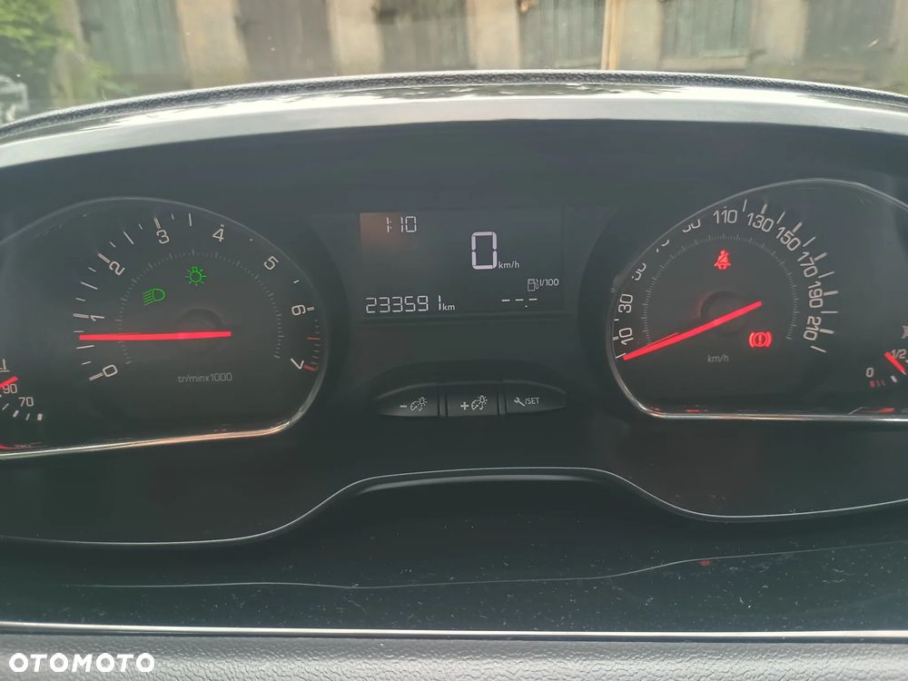 Peugeot 208 2012 photo 4