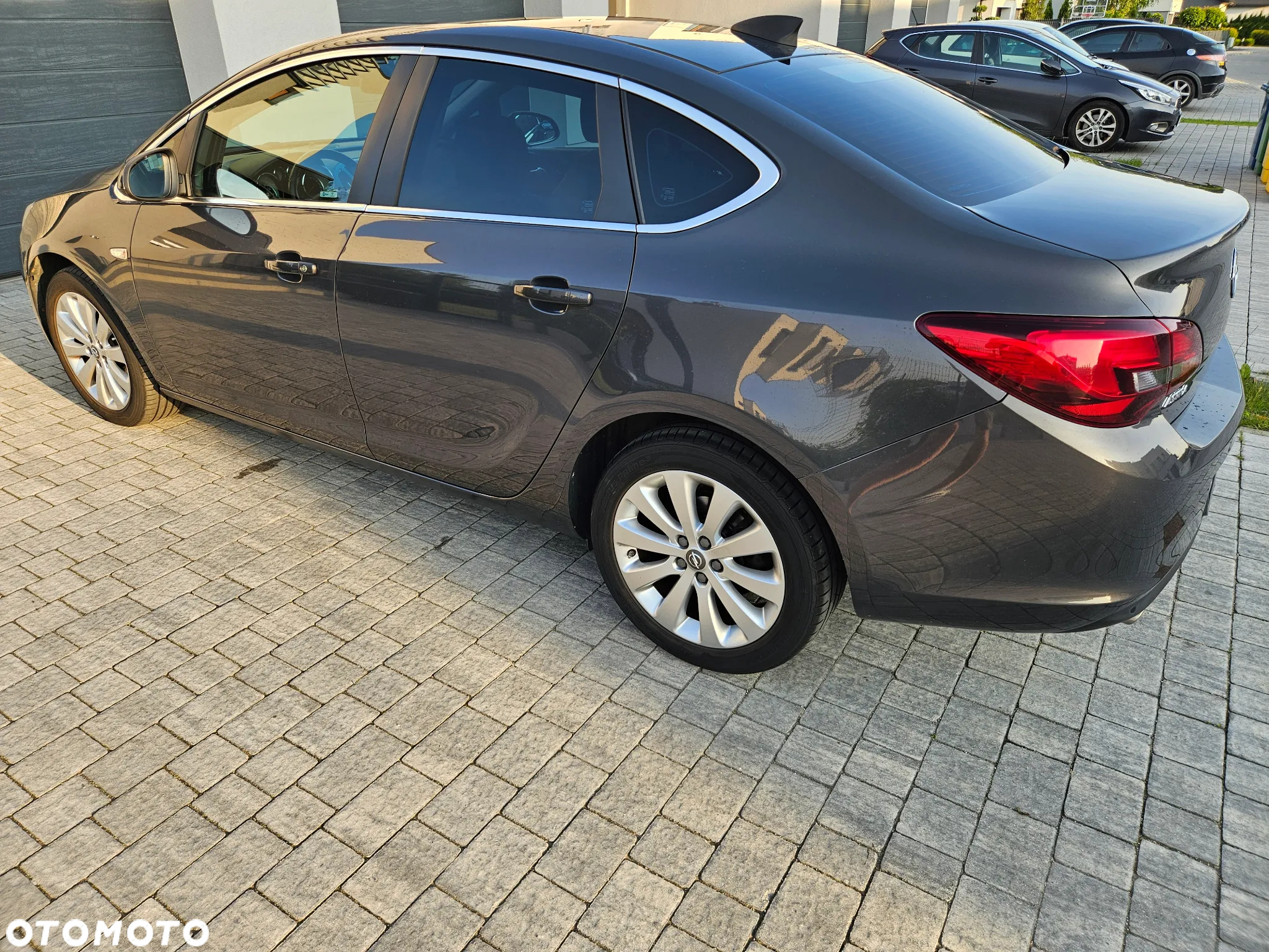 Opel Astra IV 1.4 T Executive - 2